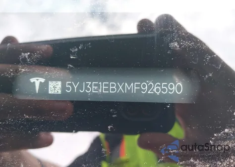 2021 Tesla Model 3 Long Range Dual Motor All-Wheel Drive z USA, uszkodzony, nr VIN 5YJ3E1EBXMF926590